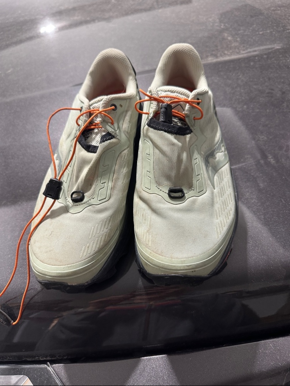 Saucony Men's Light Green Athletic Shoes with Orange Laces